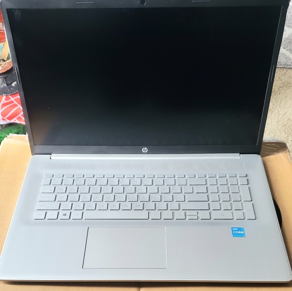 HP 17-cn0273st 17.3" Intel Core i3-1125G4 8GB Ram 512GB SSD 11th Gen